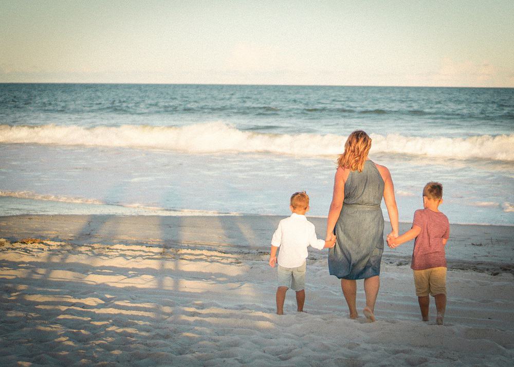 Mother and her 2 kids spends Passover vacation on beachside